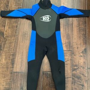 Size 4T 3/2mm kids wetsuit